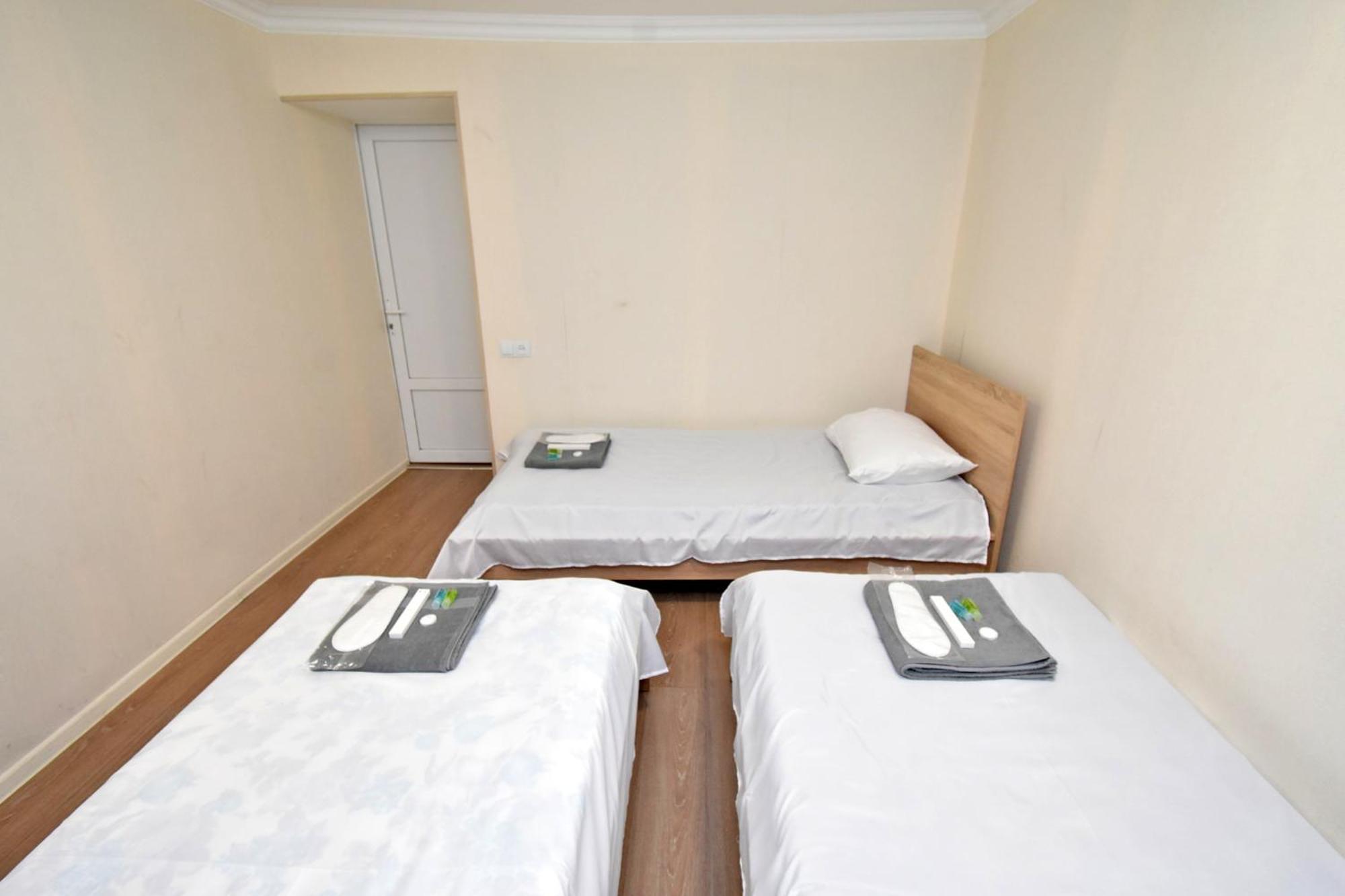 Aaaa Hotel Yerevan Luaran gambar